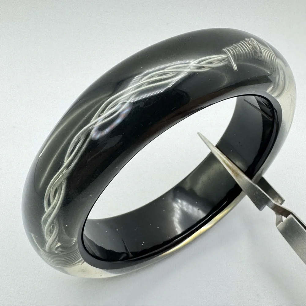 Unsigned clear acrylic